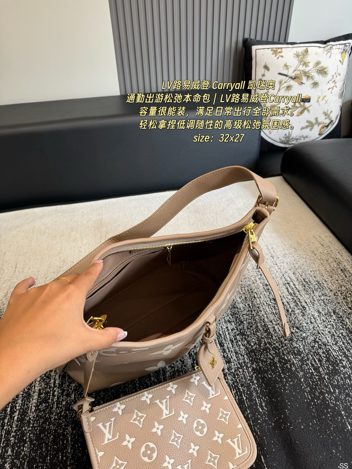 루이 비통 캐리올 엠보싱 숄더백 47