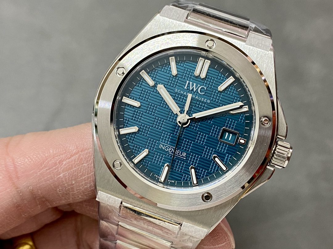 IWC 아카이브 무드 워치 02